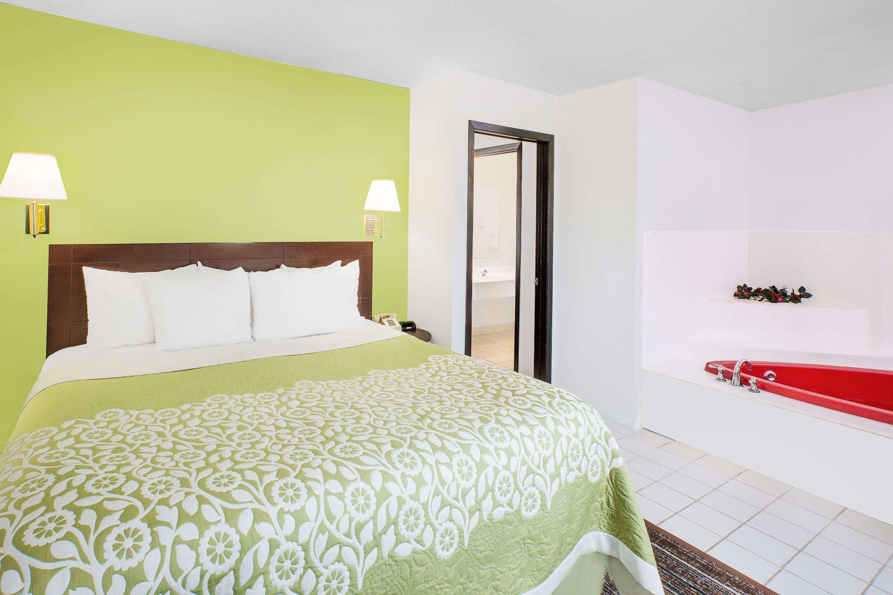Days Inn By Wyndham York Exteriér fotografie