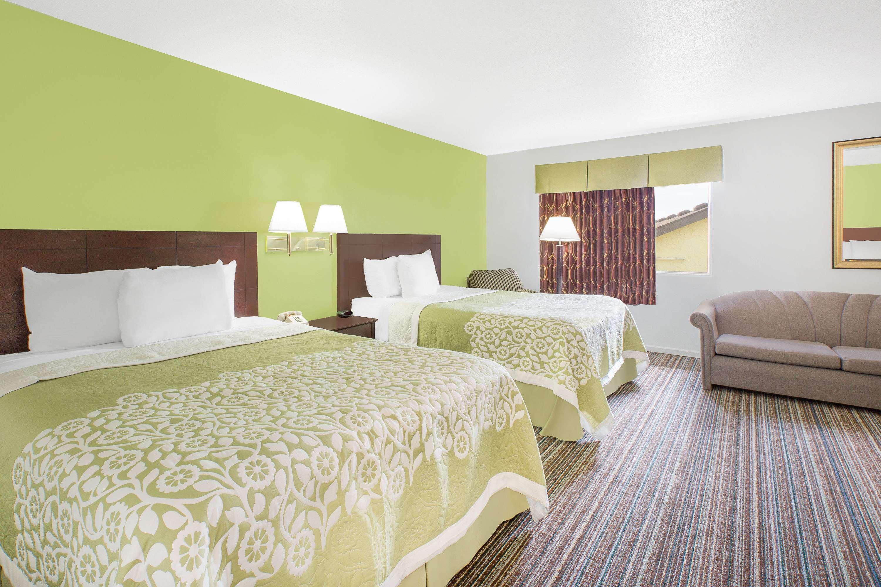 Days Inn By Wyndham York Exteriér fotografie